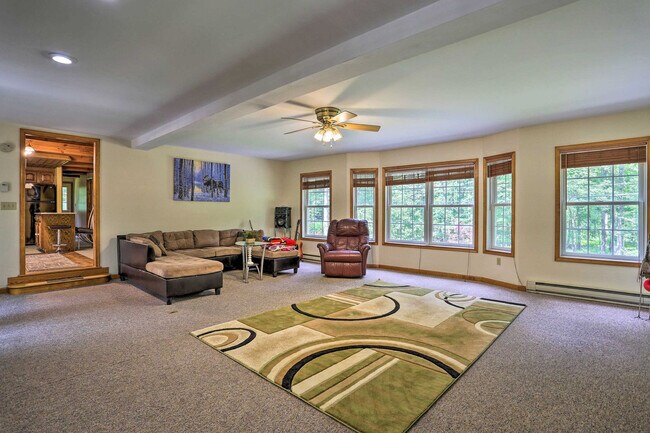 Building Photo - 1 Camelback Dr
