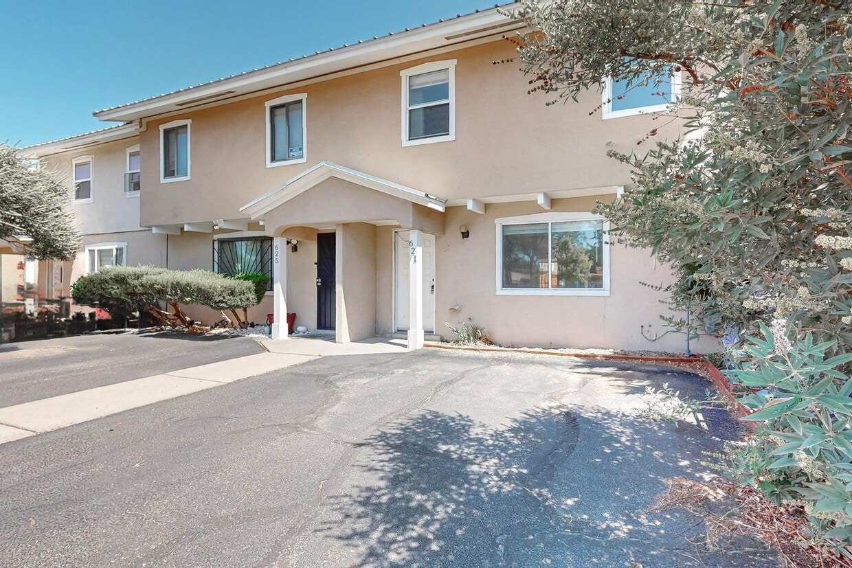 Primary Photo - Cozy 3 Bedroom 1.5 Bathroom In NW Albuquerque!