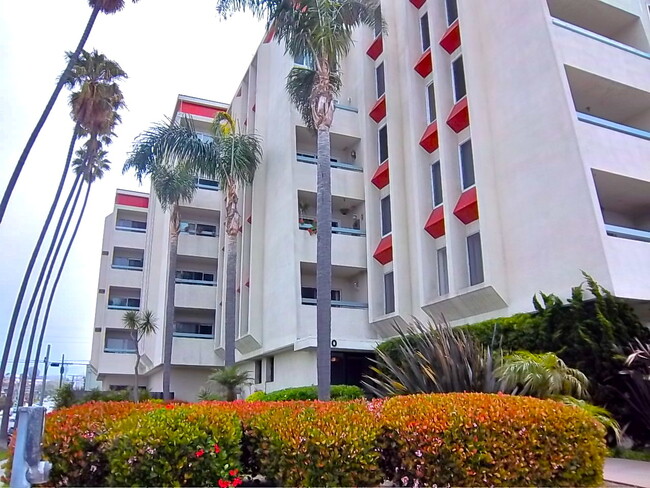 Building Photo - Ocean View Corner Unit Condo w/Balcony+Jac...