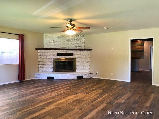 Foto del edificio - 21618 Cleardale St