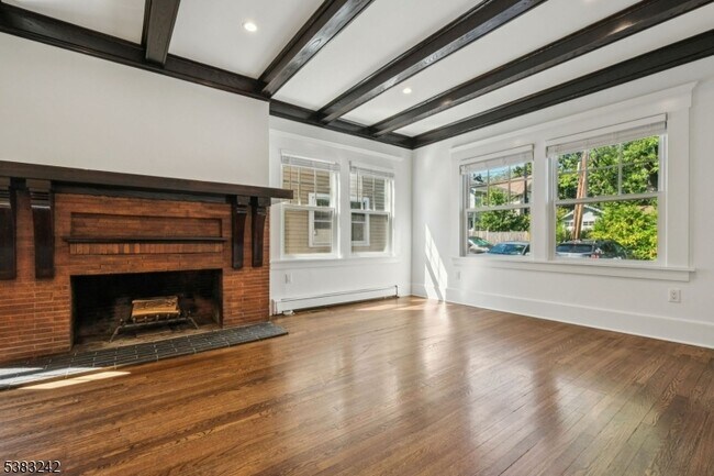Building Photo - 132 Midland Ave
