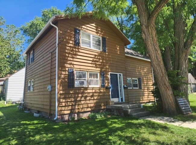 Building Photo - 611 N Mclean St