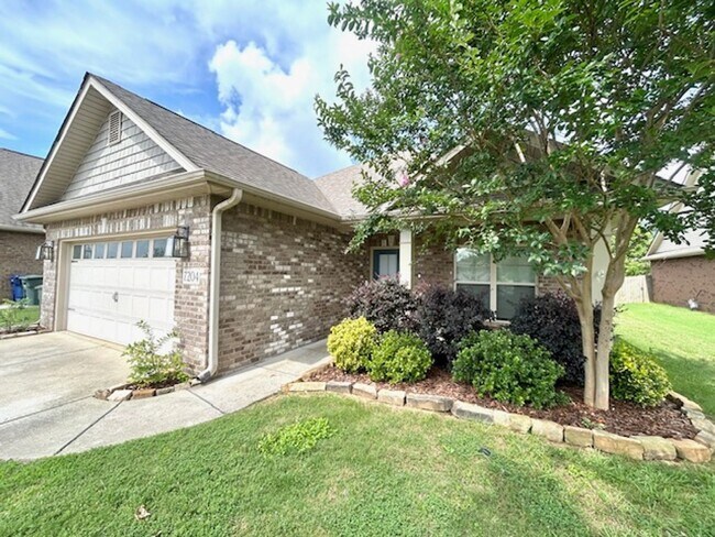 Foto del edificio - Spacious 4 bedroom, 3 bathroom single fami...