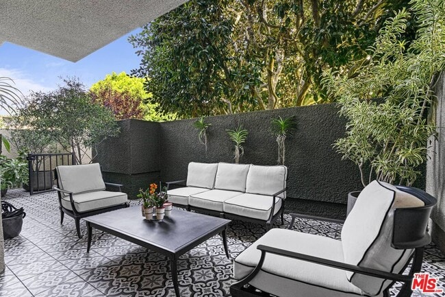 Building Photo - 2237 Century Hill