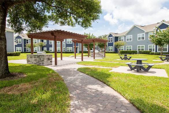 Outdoor Kitchen - Academy on Eastern Lake