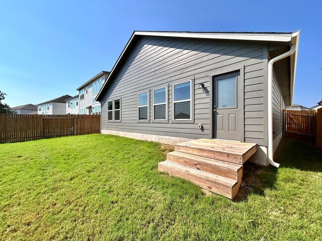 Building Photo - Charming 3-Bed, 2-Bath Home with Modern Up...
