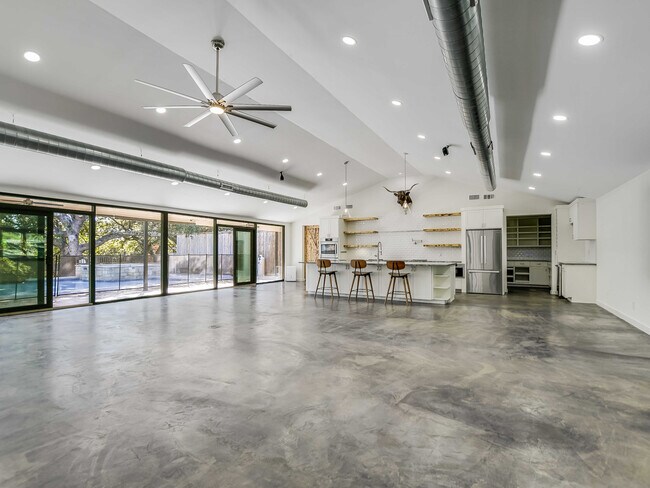 Building Photo - 6203 Hudson Bend Rd