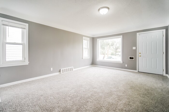 19121 Harvard Ave Warrensville Heights, OH 44122 – photo 3