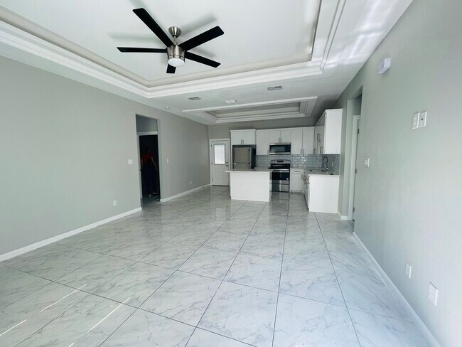Building Photo - 401 Rafael Dr