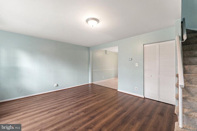 Foto del edificio - 220 N Sterling Blvd