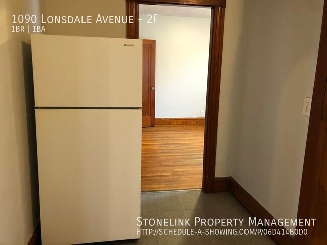 Building Photo - 1090 Lonsdale Ave