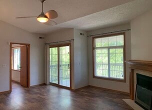 Building Photo - 2447 Patricia Dr