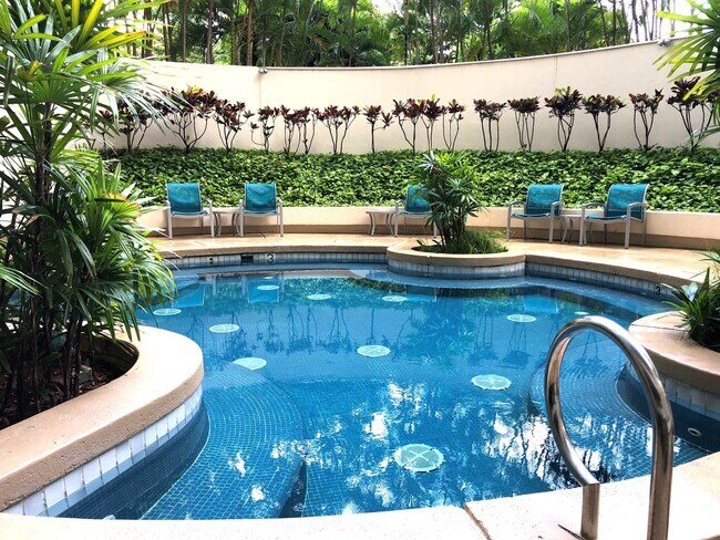 Foto del edificio - Honolulu Park Place 2BR/2BA/2PK - Ocean & City Views