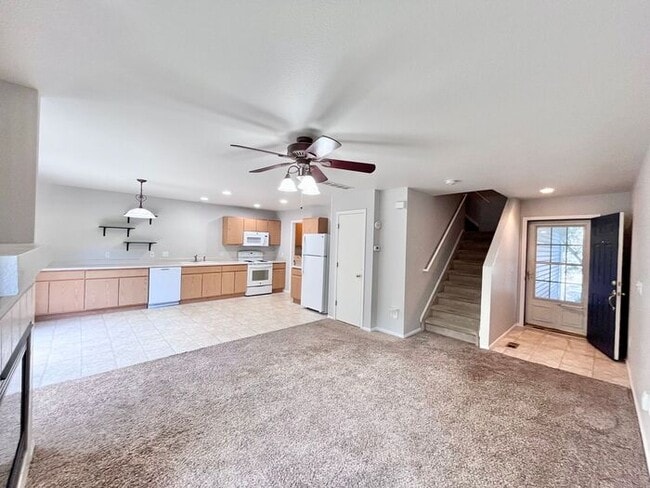 Foto del edificio - NEW CARPET & PAINT! Beautiful 3 Bedroom 2 ...