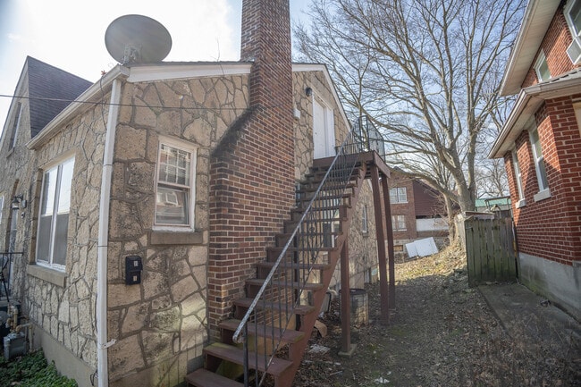Building Photo - 1214 E Dunklin St