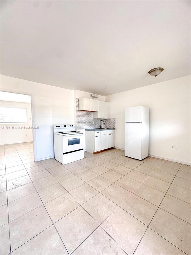 Building Photo - 8450 NE Miami Ct