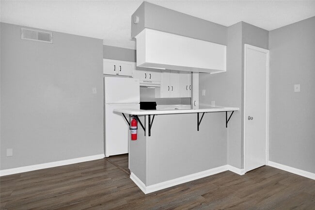 Building Photo - 1200 Carolyn Ct