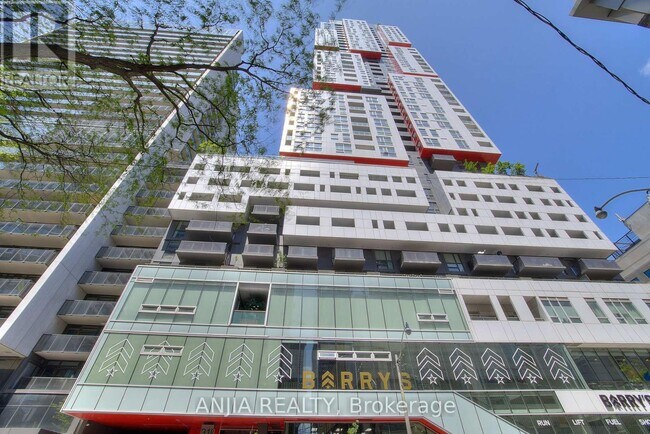 Building Photo - 318 Richmond St W