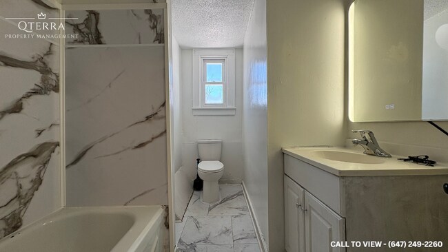 Building Photo - 200 Chaffey St