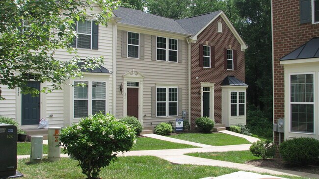 Building Photo - 824 Rockcreek Rd