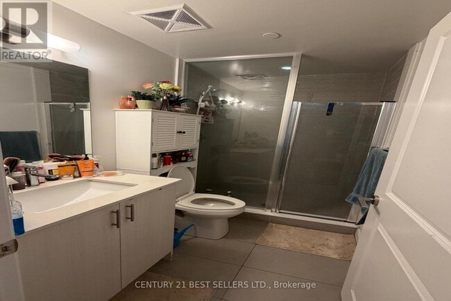 Building Photo - 1050 Main St E