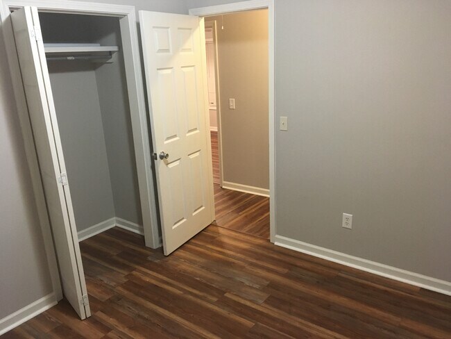 Foto del edificio - 3511 Drayton Dr