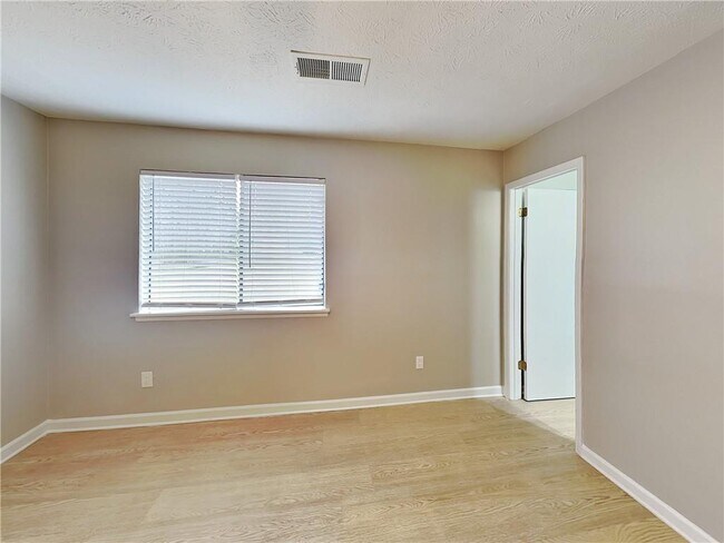 Foto del edificio - 8321 Beechwood Ct