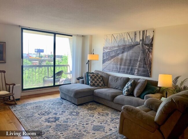 Building Photo - 501 W 24th Pl