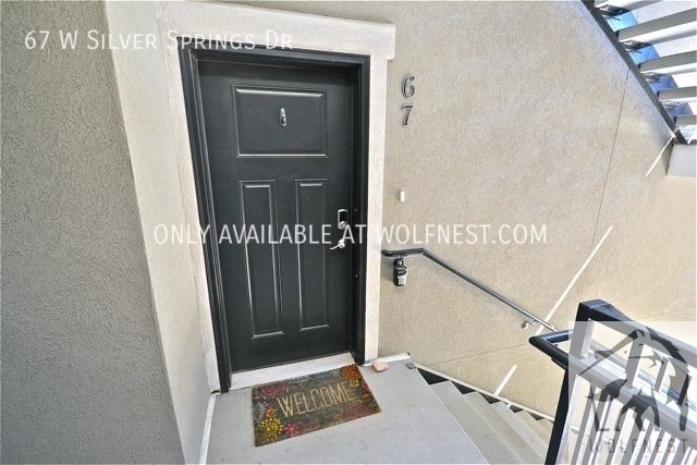 Building Photo - Fully Furnished Stunning 3 Bedroom Vineyar...