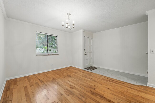 Foto del edificio - 5811 Atlantic Blvd
