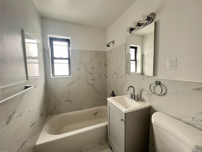 Foto del edificio - 46-26 215th Pl