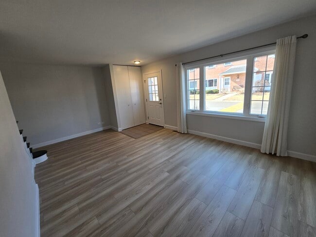 Foto del edificio - 2136 Rugen Rd