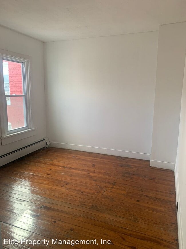 Building Photo - 3 br, 1 bath House - 21 S. Lee Street