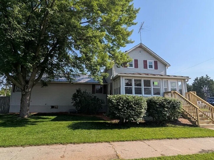 Primary Photo - 123 3rd St
