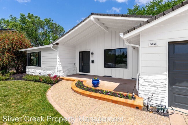 Building Photo - 4 br, 3 bath House - 5253 Meadowwood Ct.