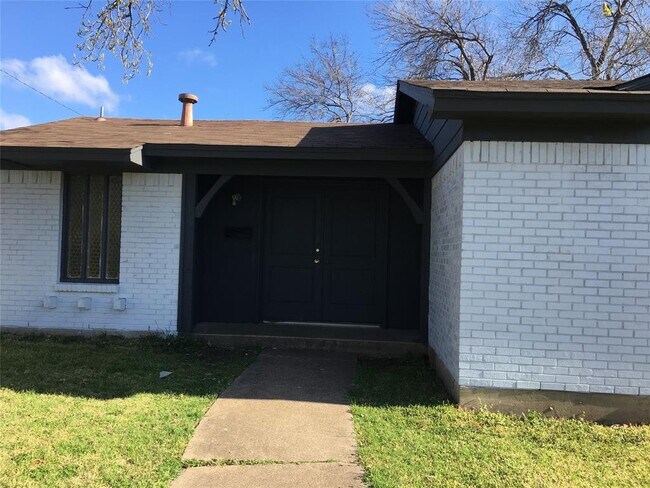 Building Photo - 2613 Laramie St