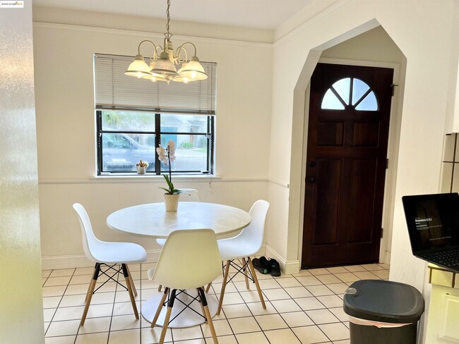 Building Photo - 600 Chandon Ct