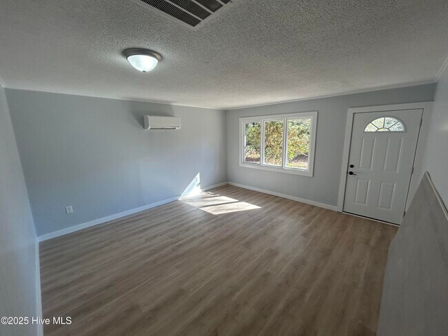 Foto del edificio - 1330 N Howe St