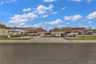 Building Photo - 706 Thompson Rd