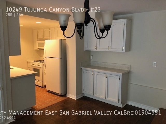 Building Photo - GORGEOUS REMODELED TWO BEDROOM CONDO IN TU...