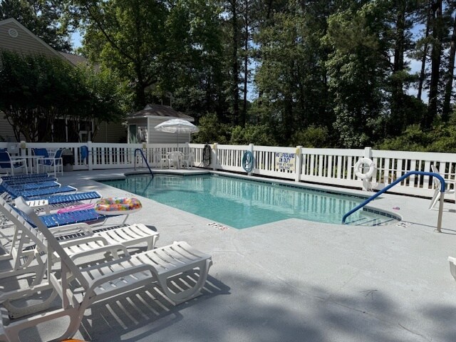 Community Pool - 2209 Sweetwater Blvd