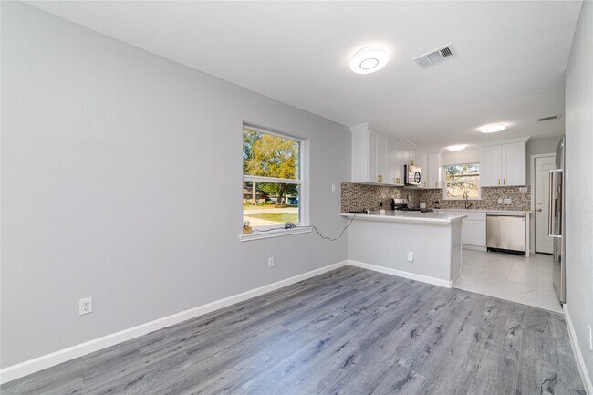 Foto del edificio - 1716 Crestdale Dr