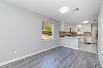 Building Photo - 1716 Crestdale Dr