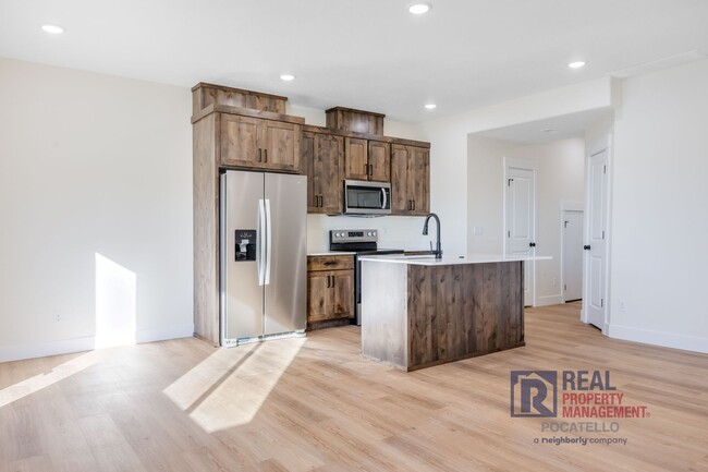 Building Photo - Brand New 3 Bedroom 2.5 Bath Townhome - Sm...