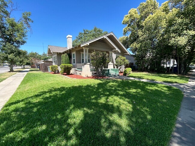 Foto del edificio - 961 W 19th St