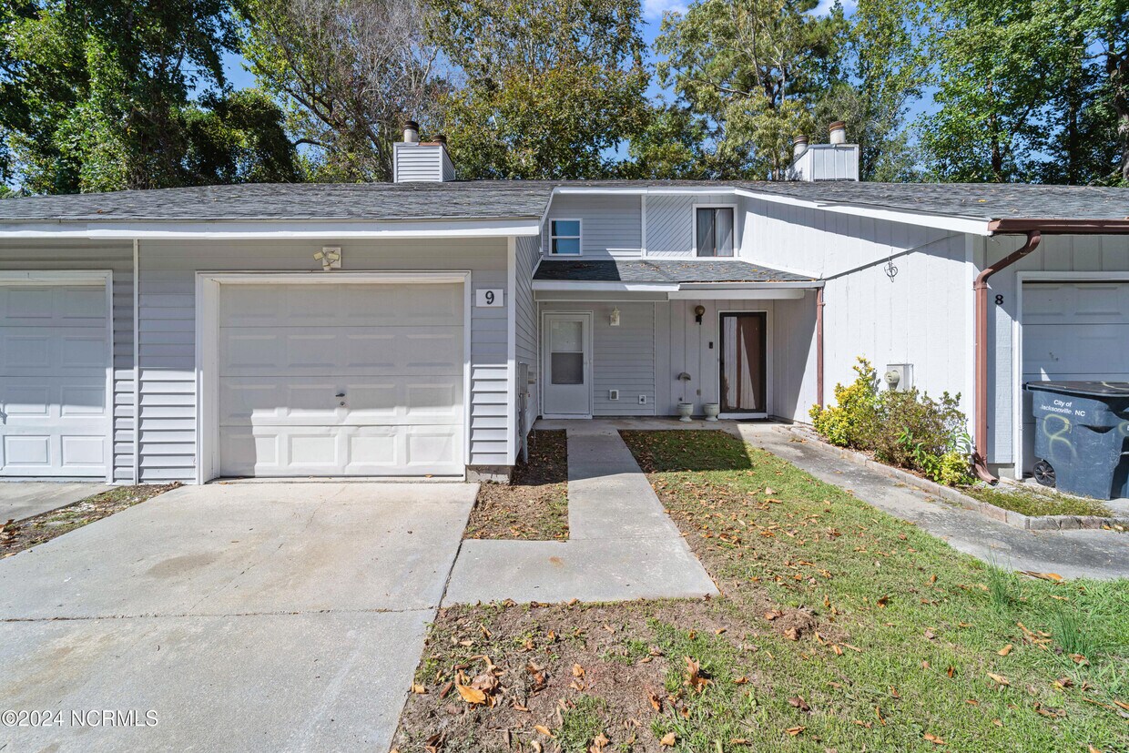 Primary Photo - 9 S Onsville Pl