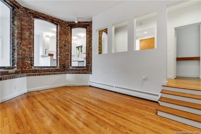 Foto del edificio - 239 Bradley St