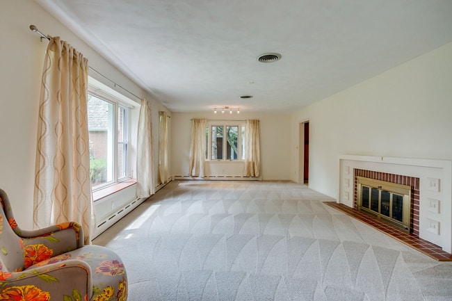 Building Photo - 64 Greencroft Dr