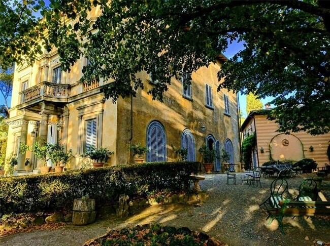 Building Photo - 8 Via Lamole Via