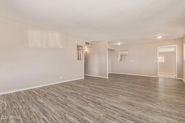 Foto del edificio - 800 W 12th St